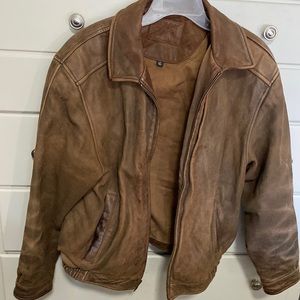 Men’s brown genuine leather Croft and Barrow jacket. Size M.